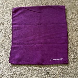 Tupperware microfiber athletic towel